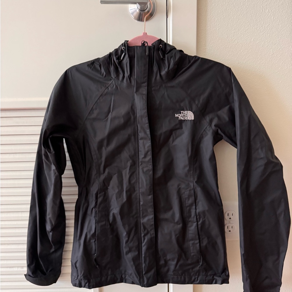 NWOT classic north face rain jacket.